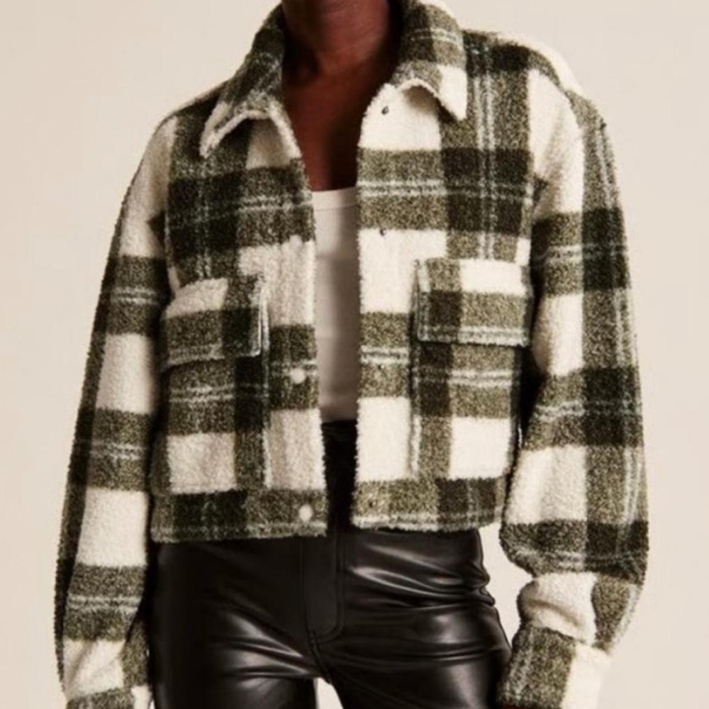 NEW Abercrombie & Fitch Sherpa Jacket in Olive Plaid - Picture 2 of 5